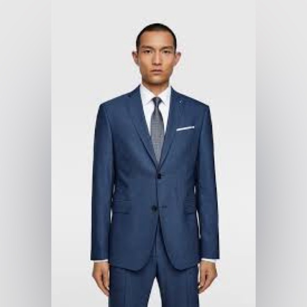 Modern Massimo Dutti Slim-Fit Navy Suit with Notch Lapel